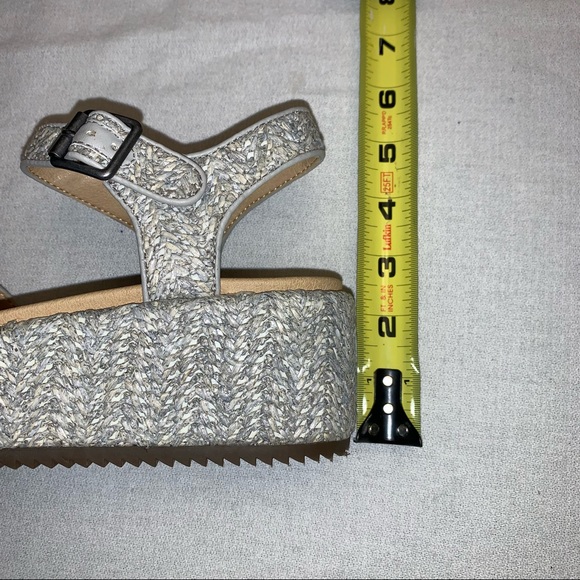 Lucky Brand Grey Platform Sandal w/Buckle Closure 6.5M/37 - Picture 8 of 9